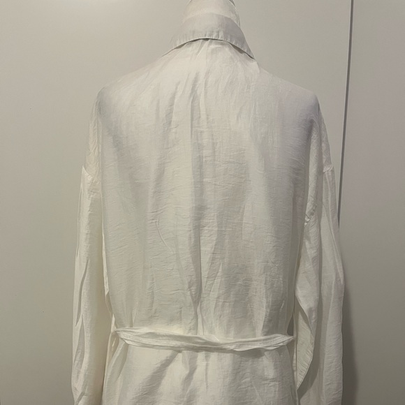 WHITE BLOUSE - CLASSY & TIMELESS - Picture 5 of 11